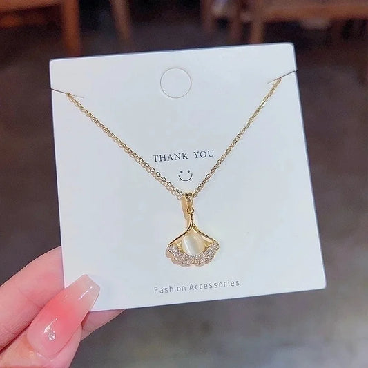 18k Fashion Titanium Steel Collarbone Chain Niche Pendant Versatile Pearl Necklace For Women