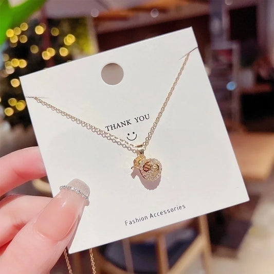 18k Fashion Titanium Steel Collarbone Chain Niche Pendant Versatile Pearl Necklace For Women